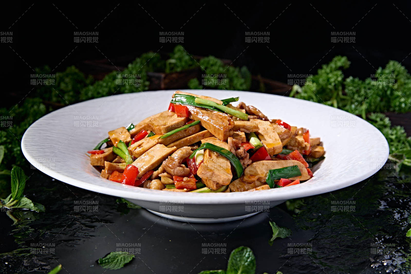 经典中餐小炒五花肉韭菜爆香干图片
