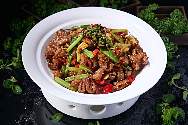 美味湘菜米椒西芹蒜香椒麻爆肥肠图片