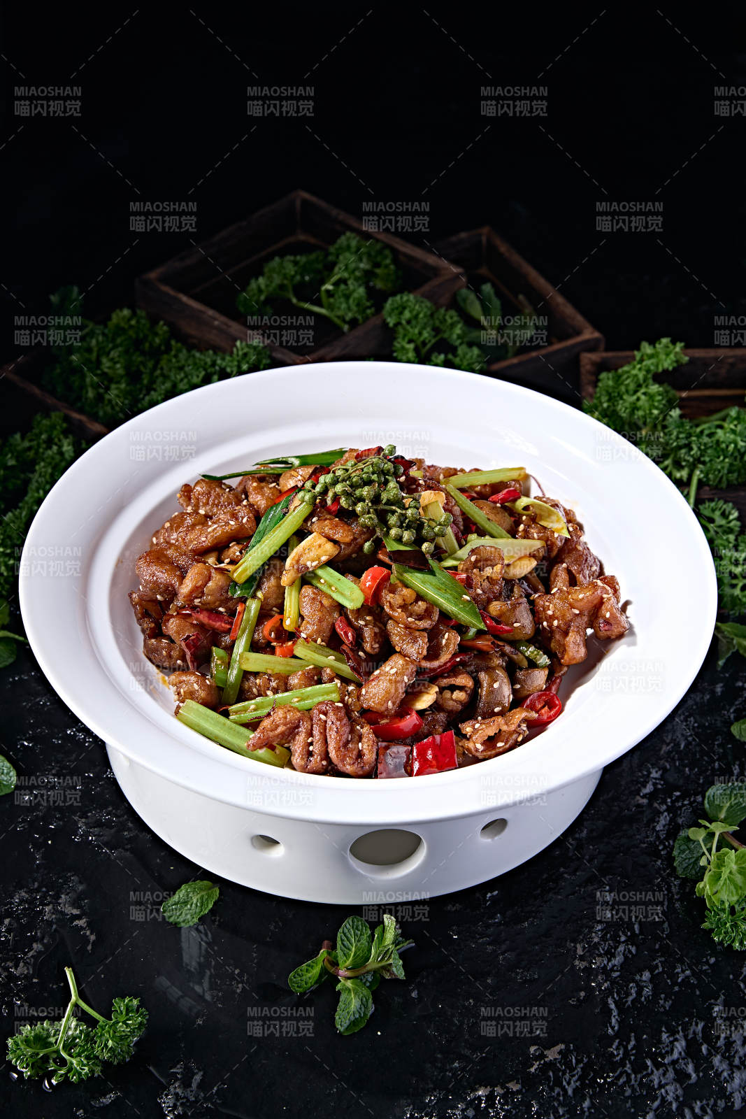 美味湘菜米椒西芹蒜香椒麻爆肥肠图片