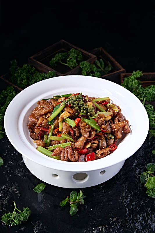 美味湘菜米椒西芹蒜香椒麻爆肥肠图片