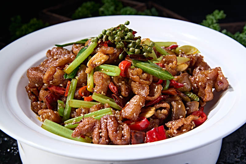 美味湘菜米椒西芹蒜香椒麻爆肥肠图片