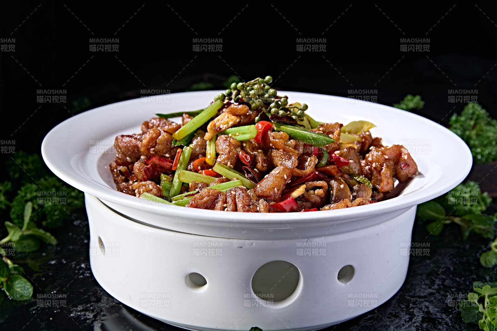 美味湘菜米椒西芹蒜香椒麻爆肥肠图片