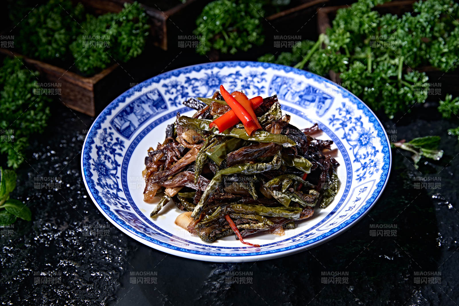 葱香烧椒酱爆鹿茸菌图片