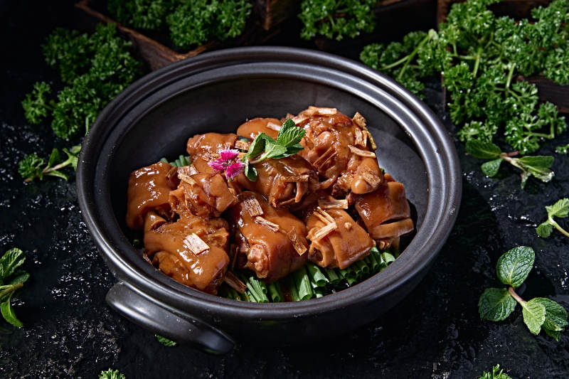 中餐红烧葱香美味猪脚块图片