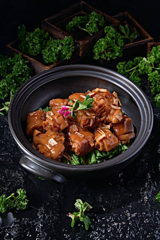 中餐红烧葱香美味猪脚块图片