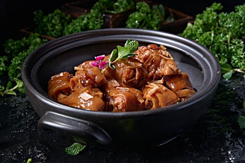 中餐红烧葱香美味猪脚块图片