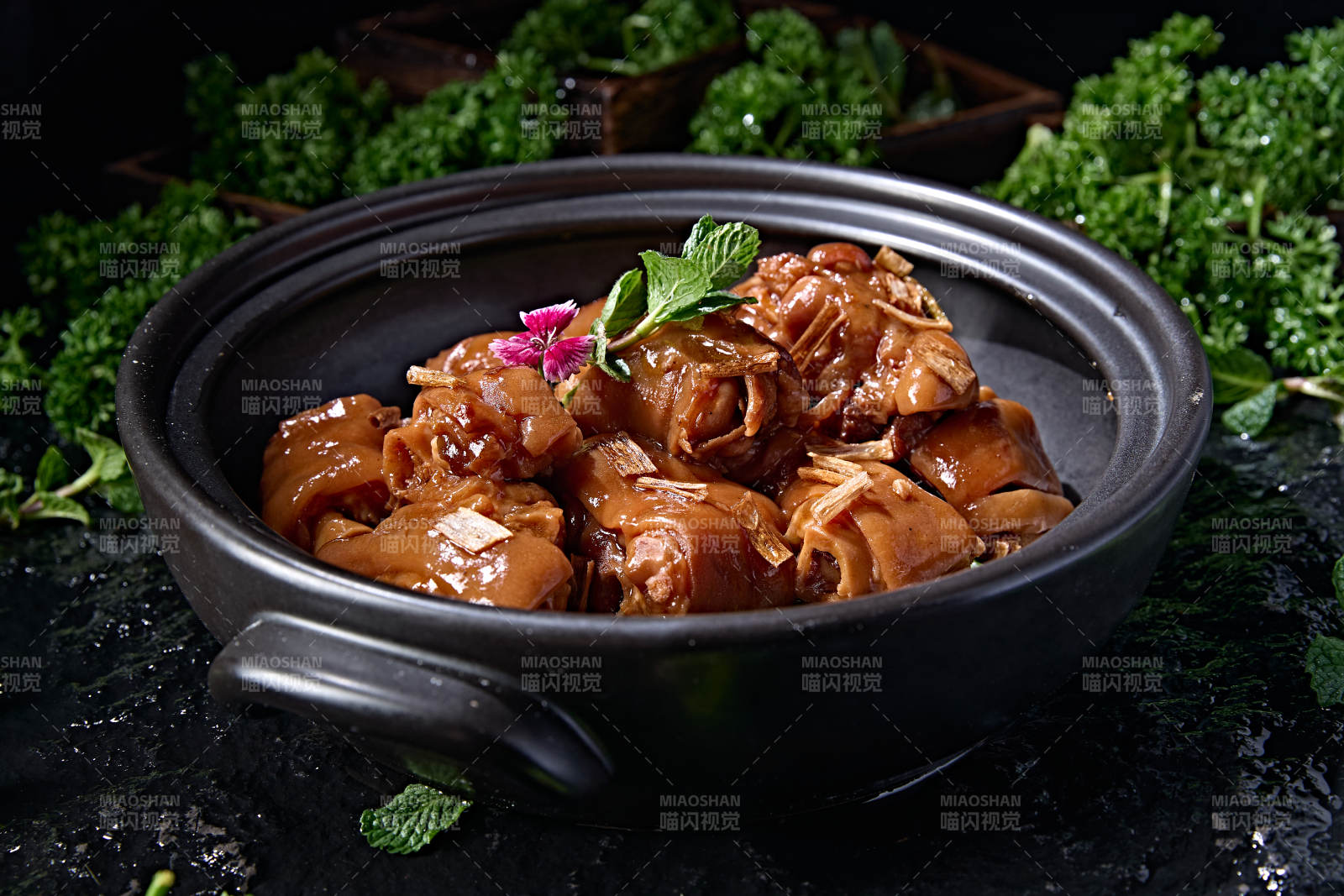 中餐红烧葱香美味猪脚块图片