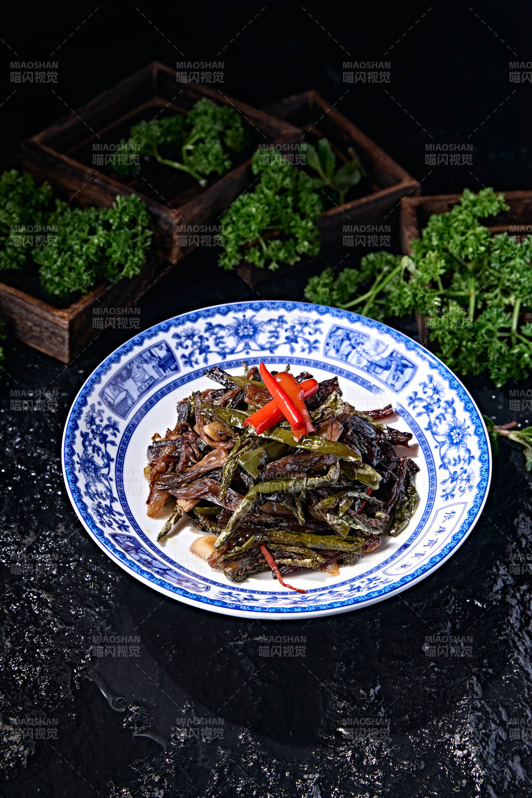 葱香烧椒酱爆鹿茸菌图片