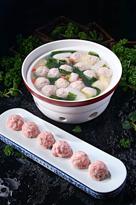 鲜鸡汤萝卜枸杞高汤汆丸子图片