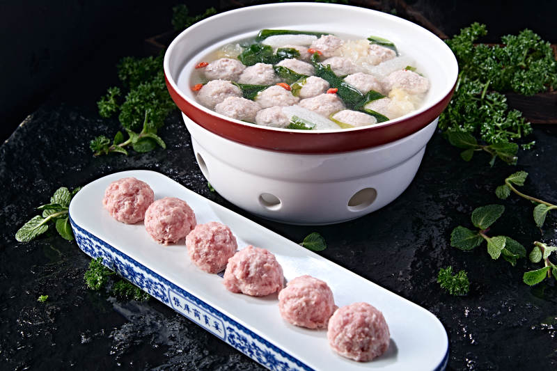 鲜鸡汤萝卜枸杞高汤汆丸子图片