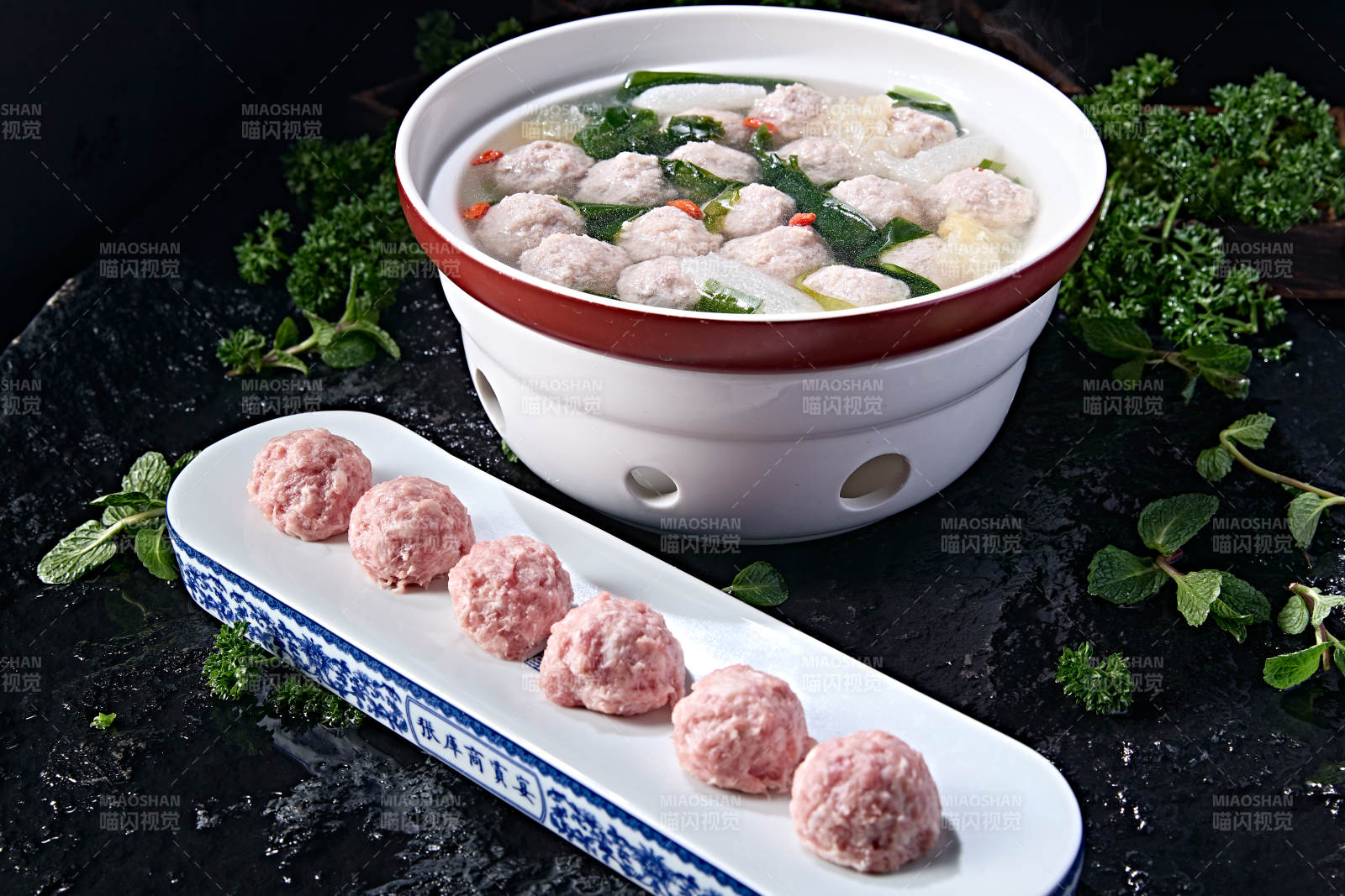 鲜鸡汤萝卜枸杞高汤汆丸子图片