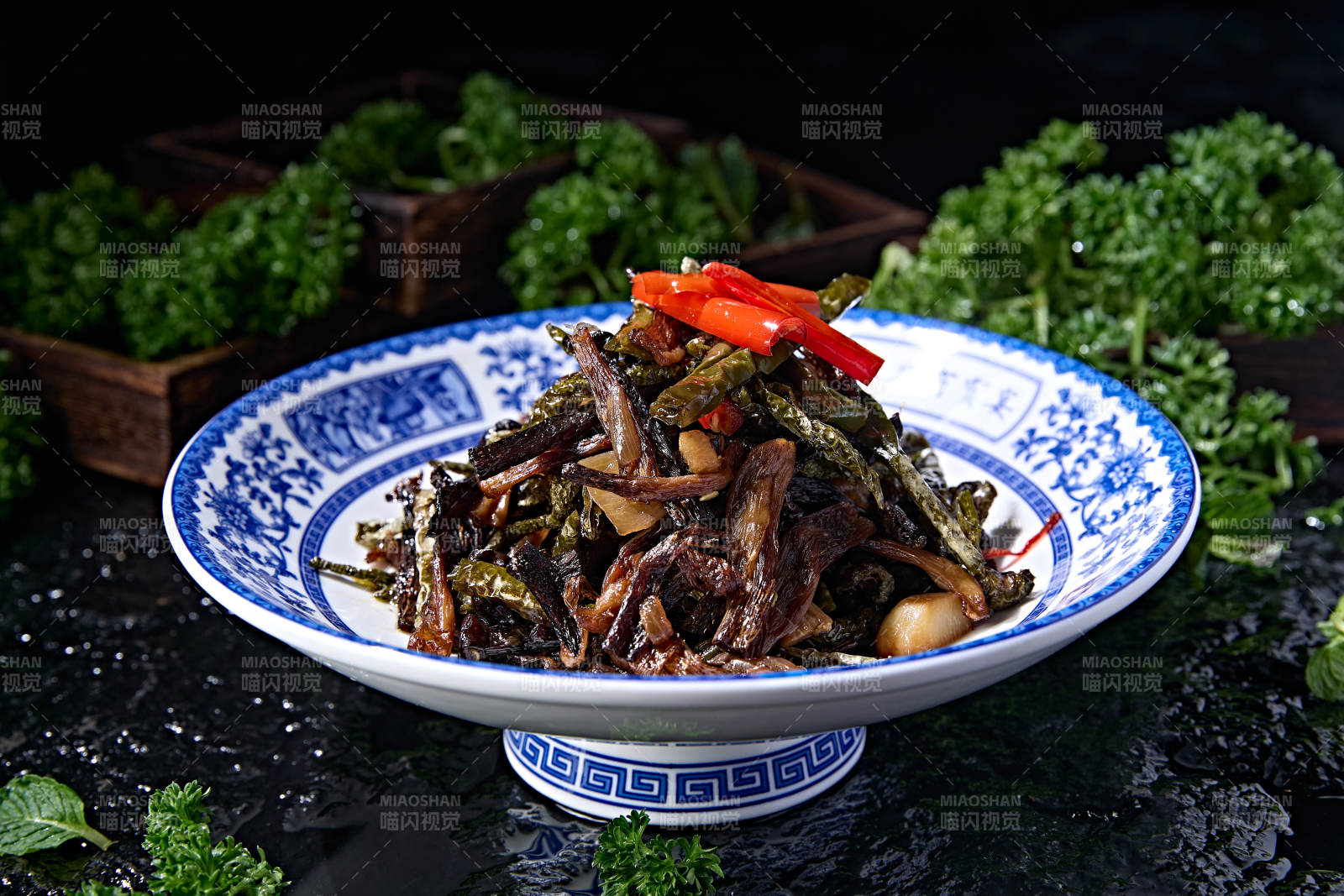 葱香烧椒酱爆鹿茸菌图片
