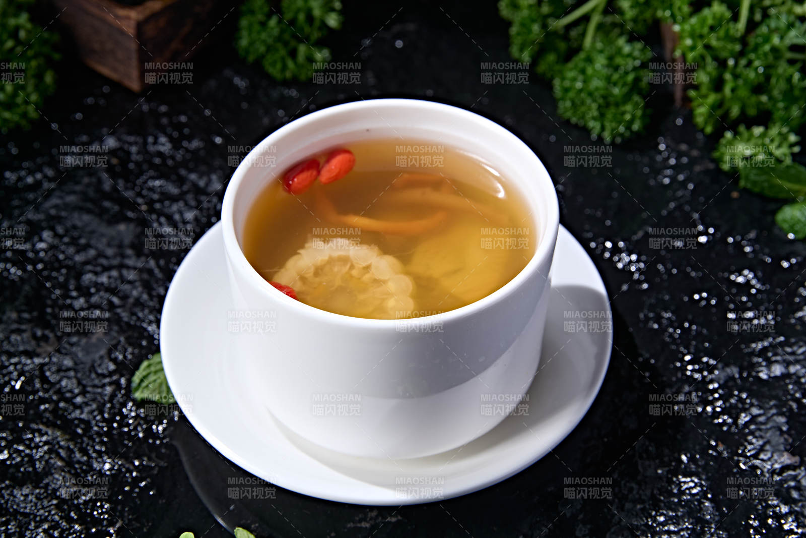 枸杞虫草花玉米排骨汤图片