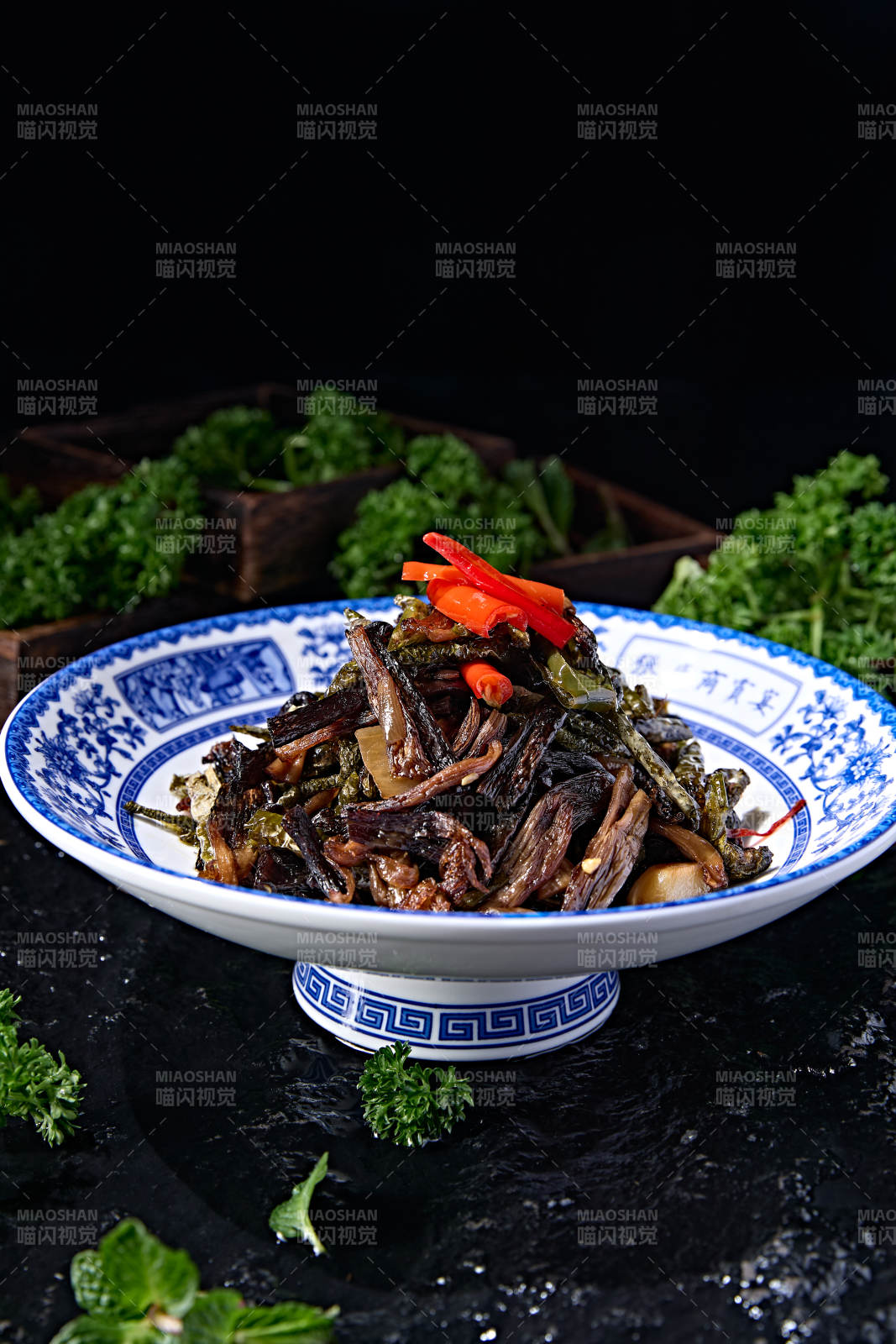 葱香烧椒酱爆鹿茸菌图片