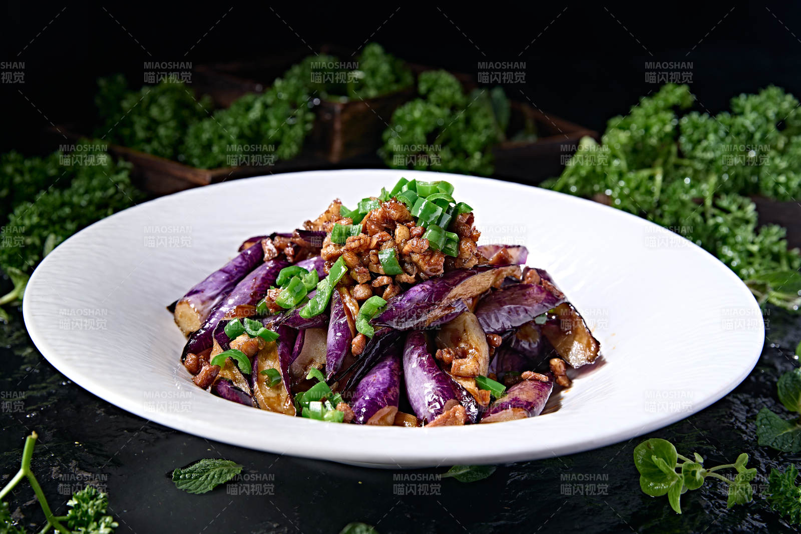 葱香牛肉末酱烧茄子块图片