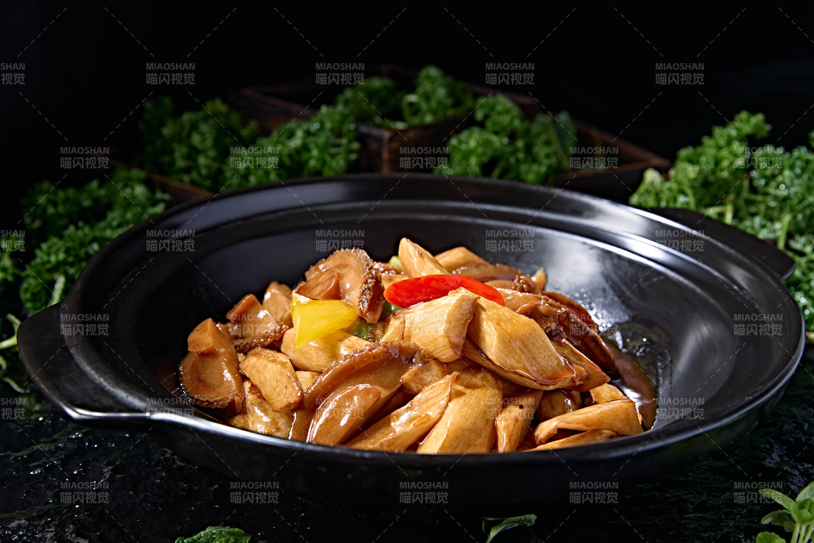 石锅黄焖彩椒杏鲍菇鲜鲍鱼块图片
