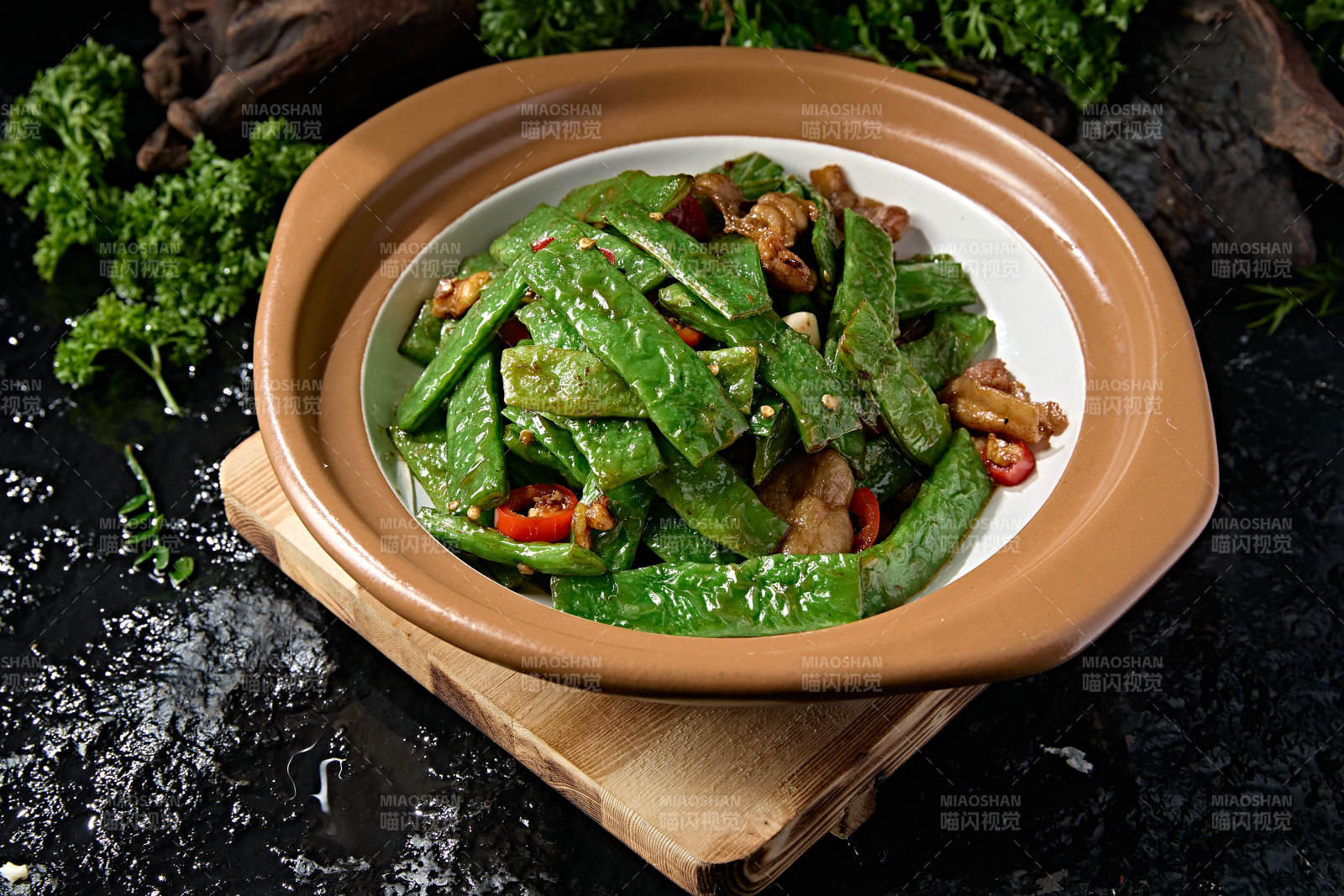 酱香蒜子米椒蜜豆炒五花肉图片