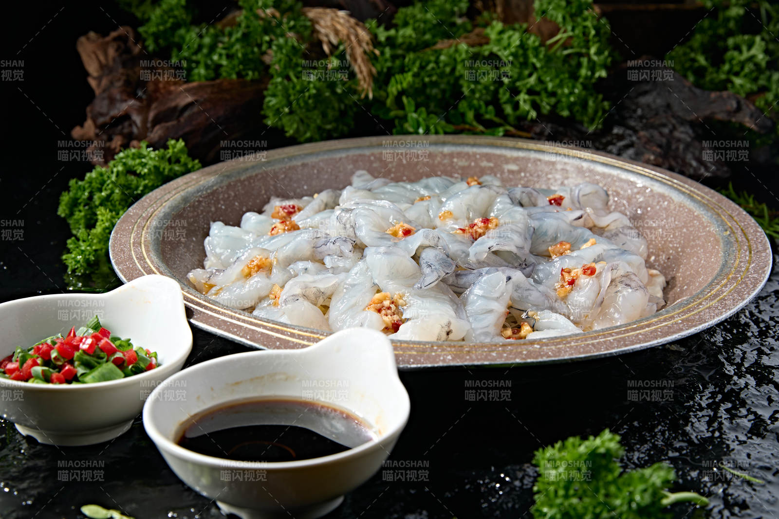 石锅装蒜蓉剁椒粉丝开背去壳虾图片