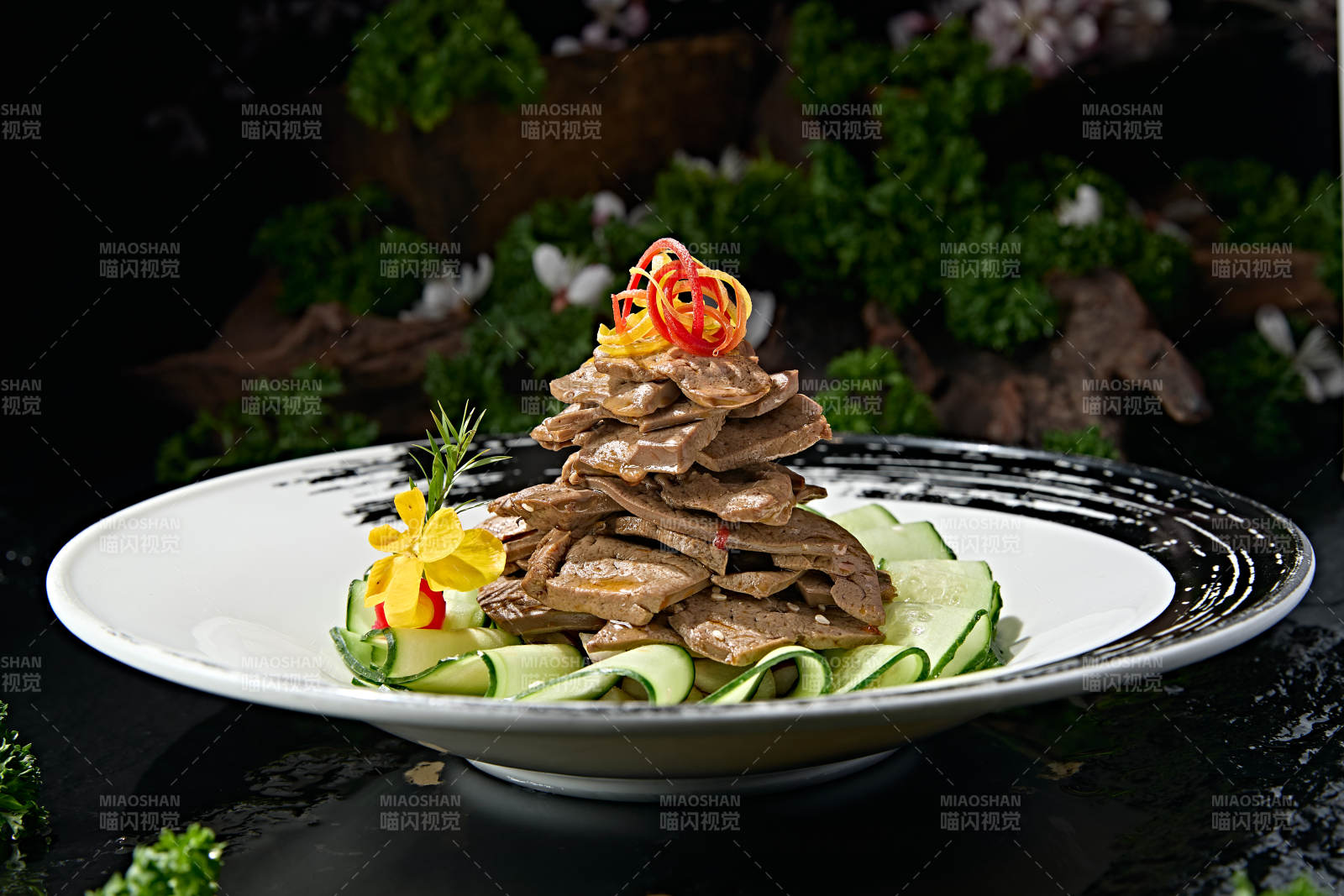 精美凉菜大刀浇汁猪肝片图片