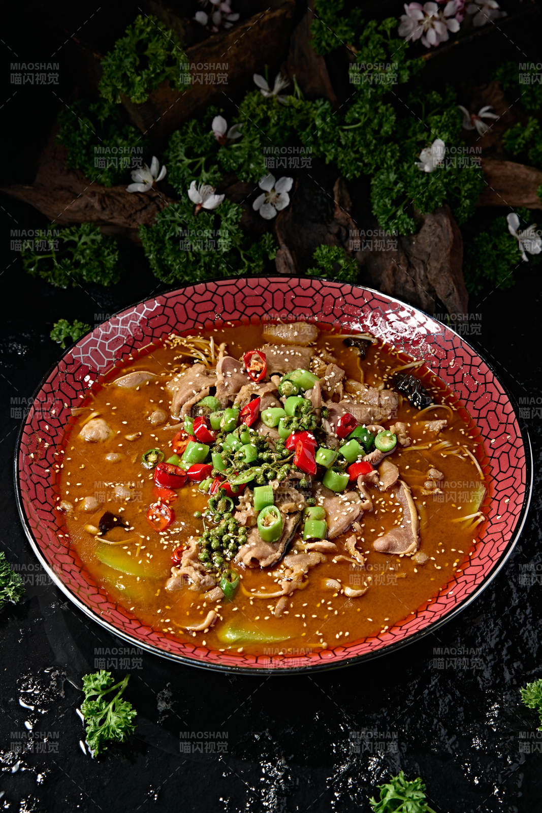 麻辣藤椒鲜椒金汤煮嫩腰片图片