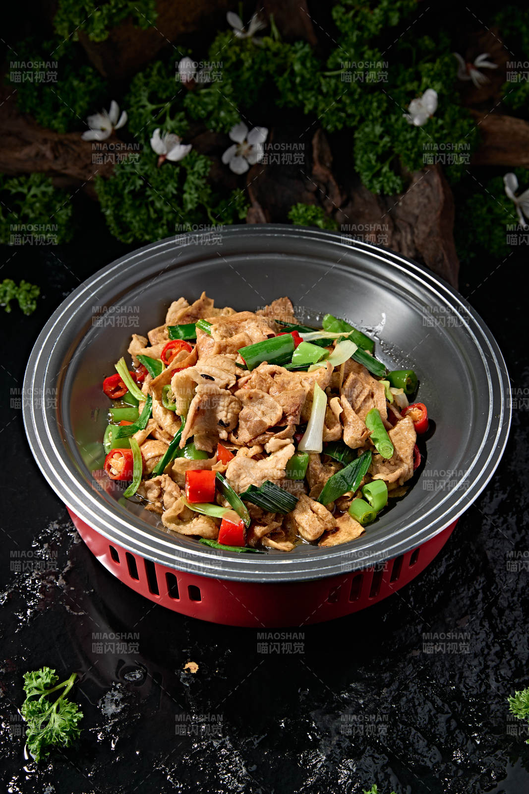 米椒青蒜豆豉爆炒油皮回锅肉图片