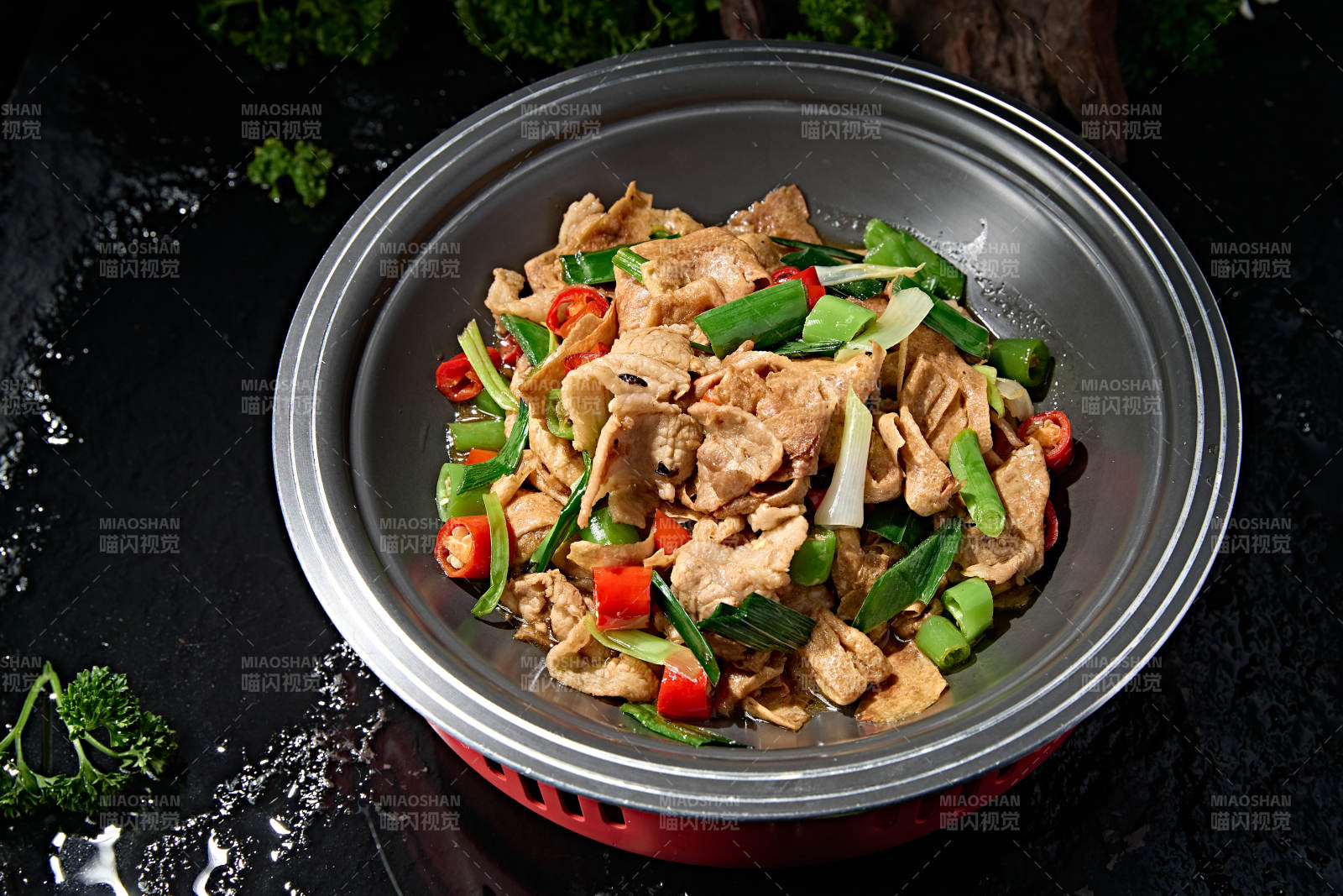 米椒青蒜豆豉爆炒油皮回锅肉图片