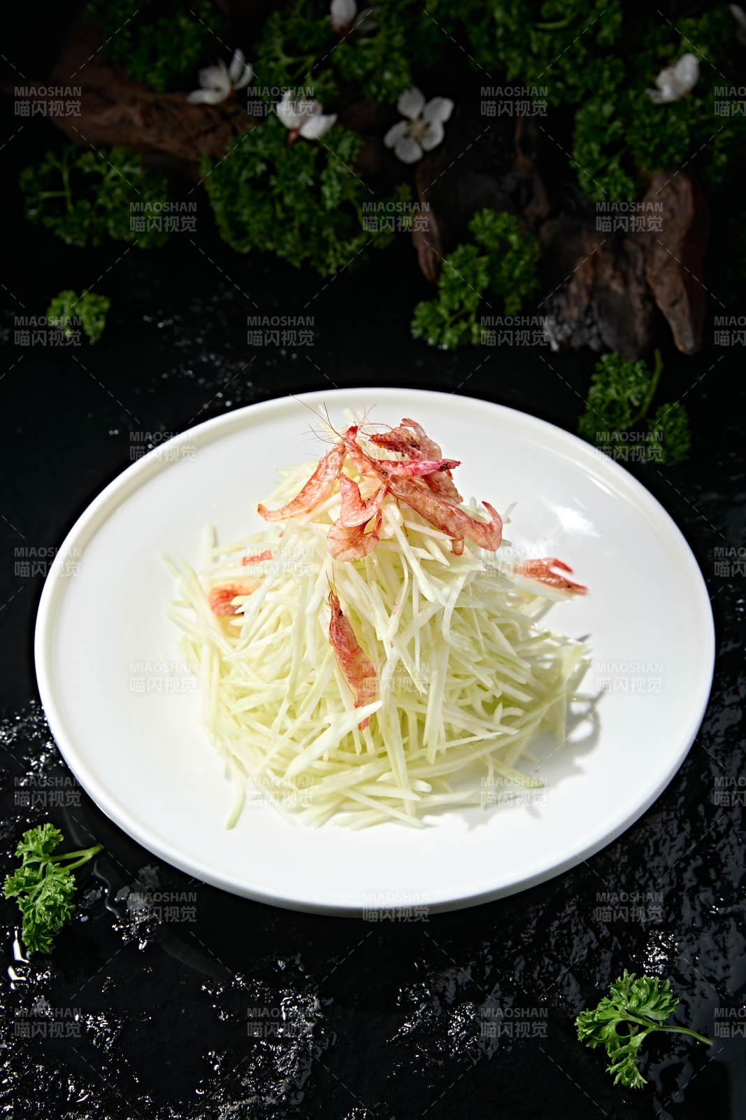 开胃清爽凉拌菜青嫩瓜丝配炸红虾干图片