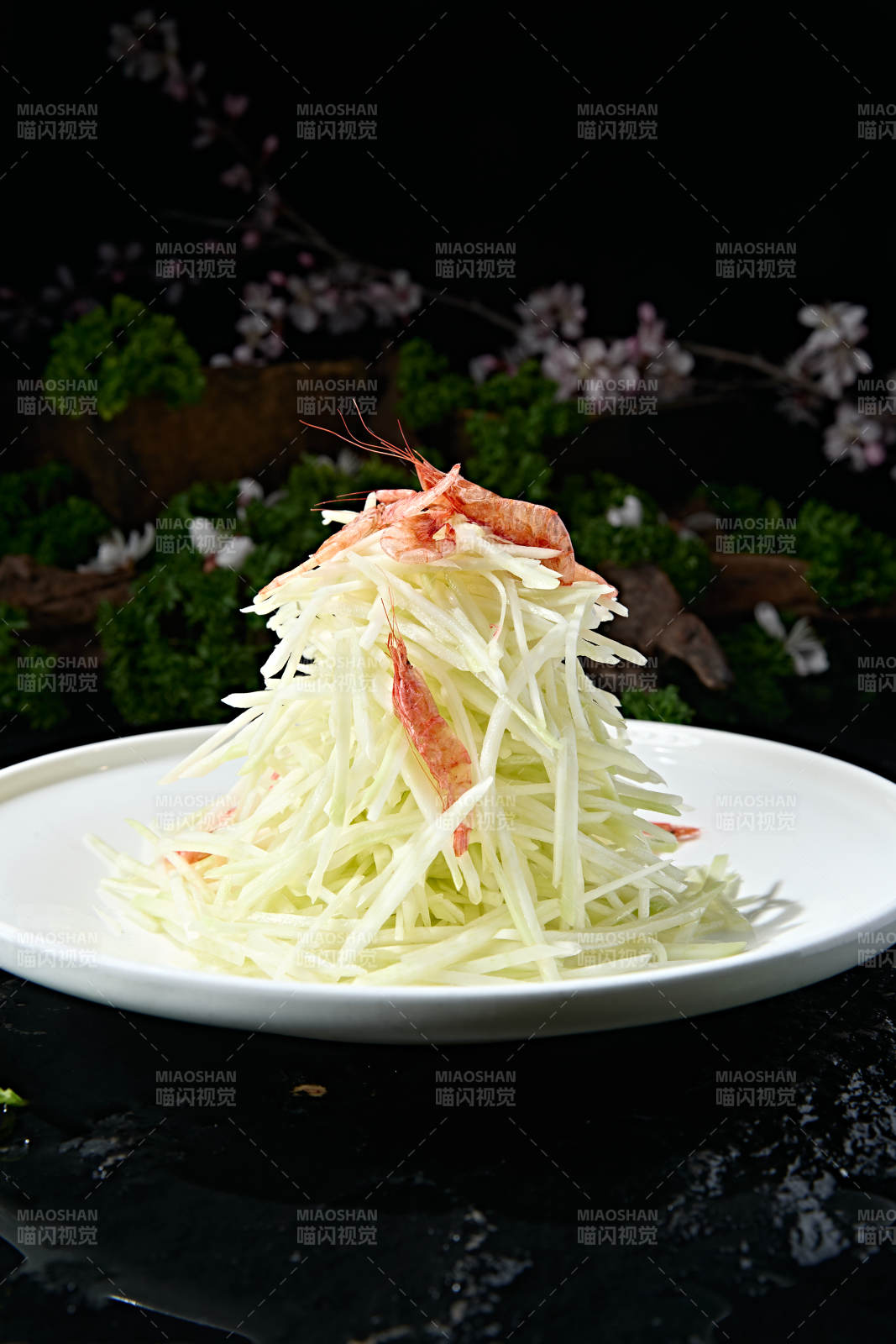 开胃清爽凉拌菜青嫩瓜丝配炸红虾干图片