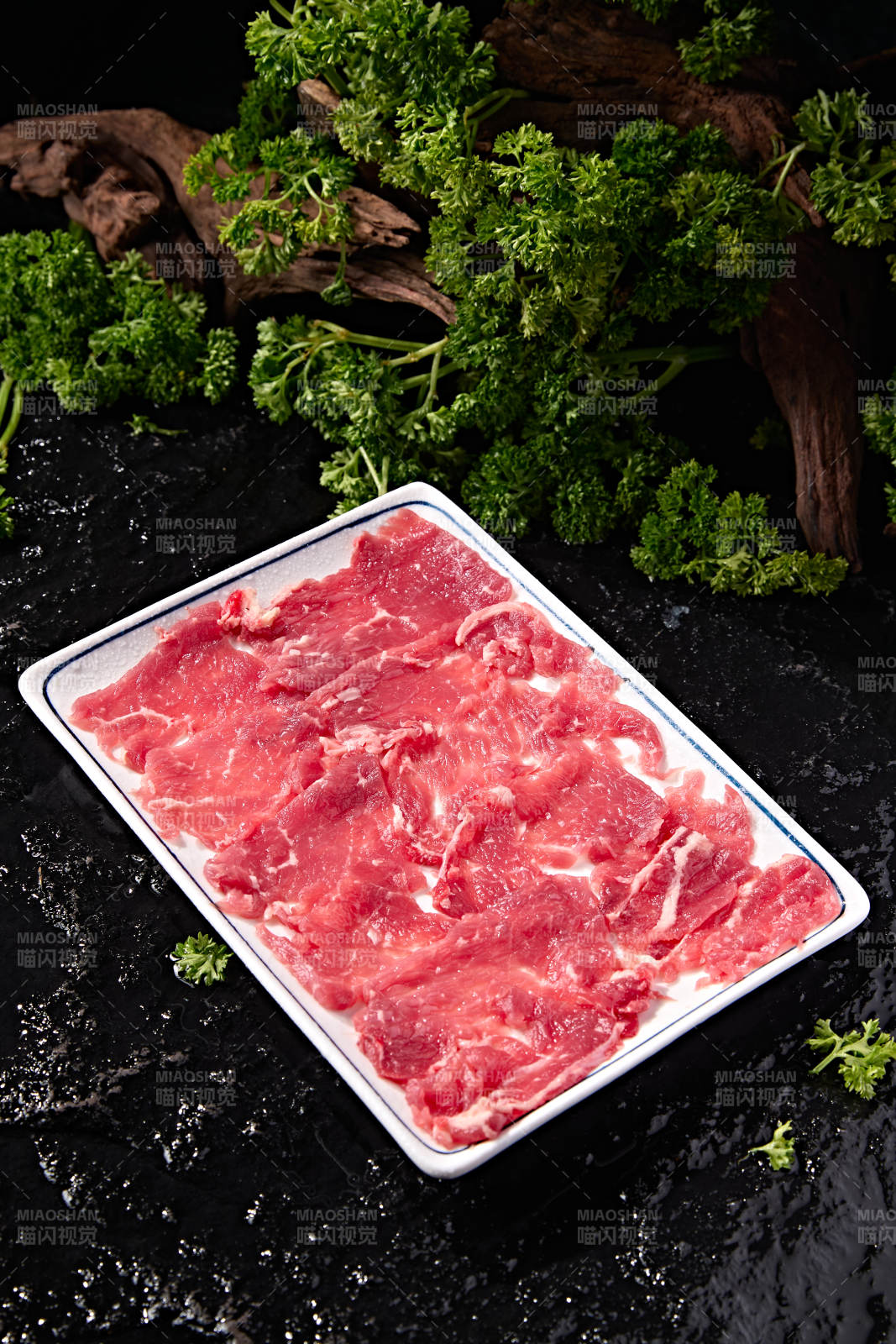 潮汕火锅涮煮荤食材鲜切生牛肉片图片