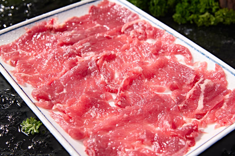 潮汕火锅涮煮荤食材鲜切生牛肉片图片