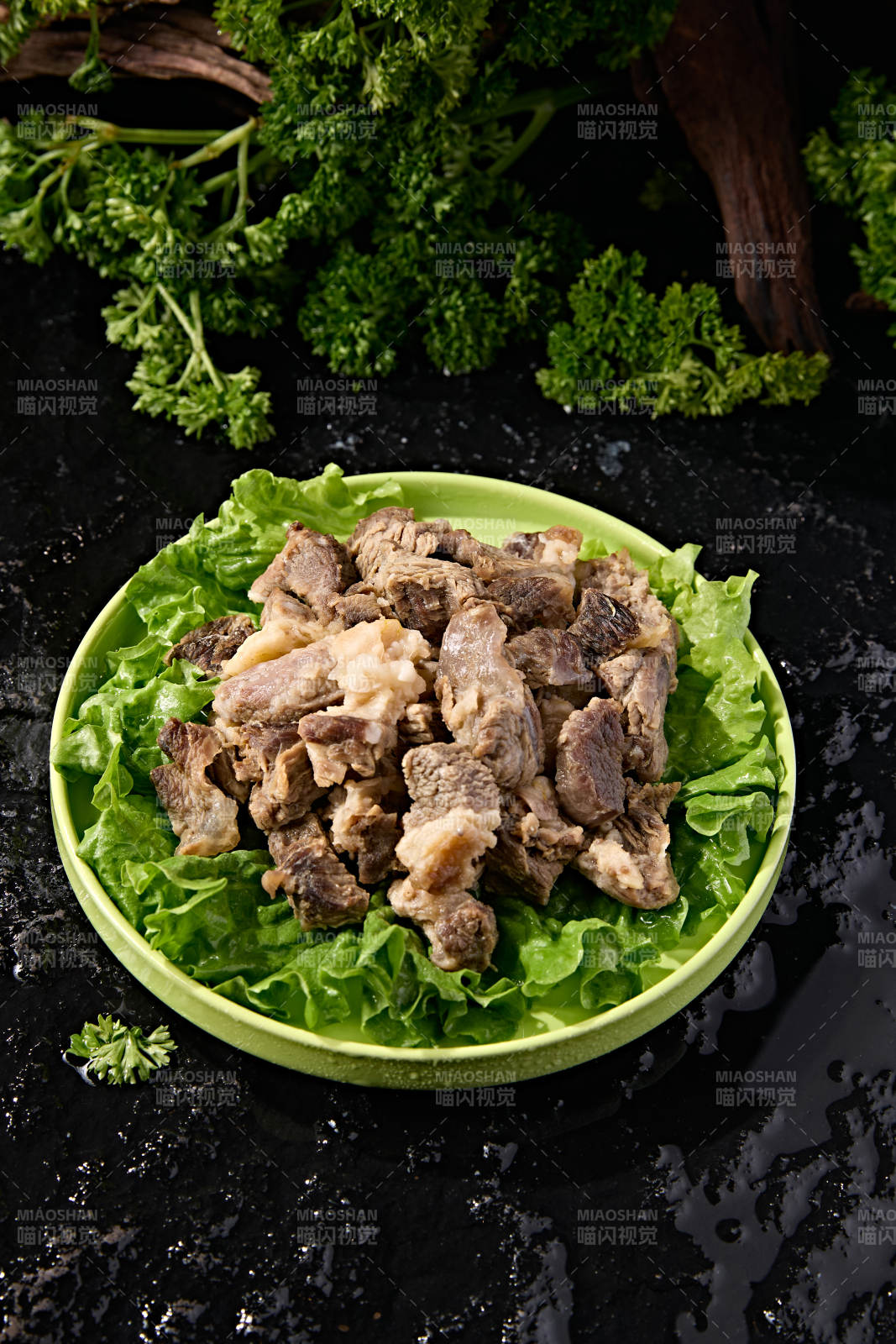 火锅炖煮荤菜带筋熟牛腩图片