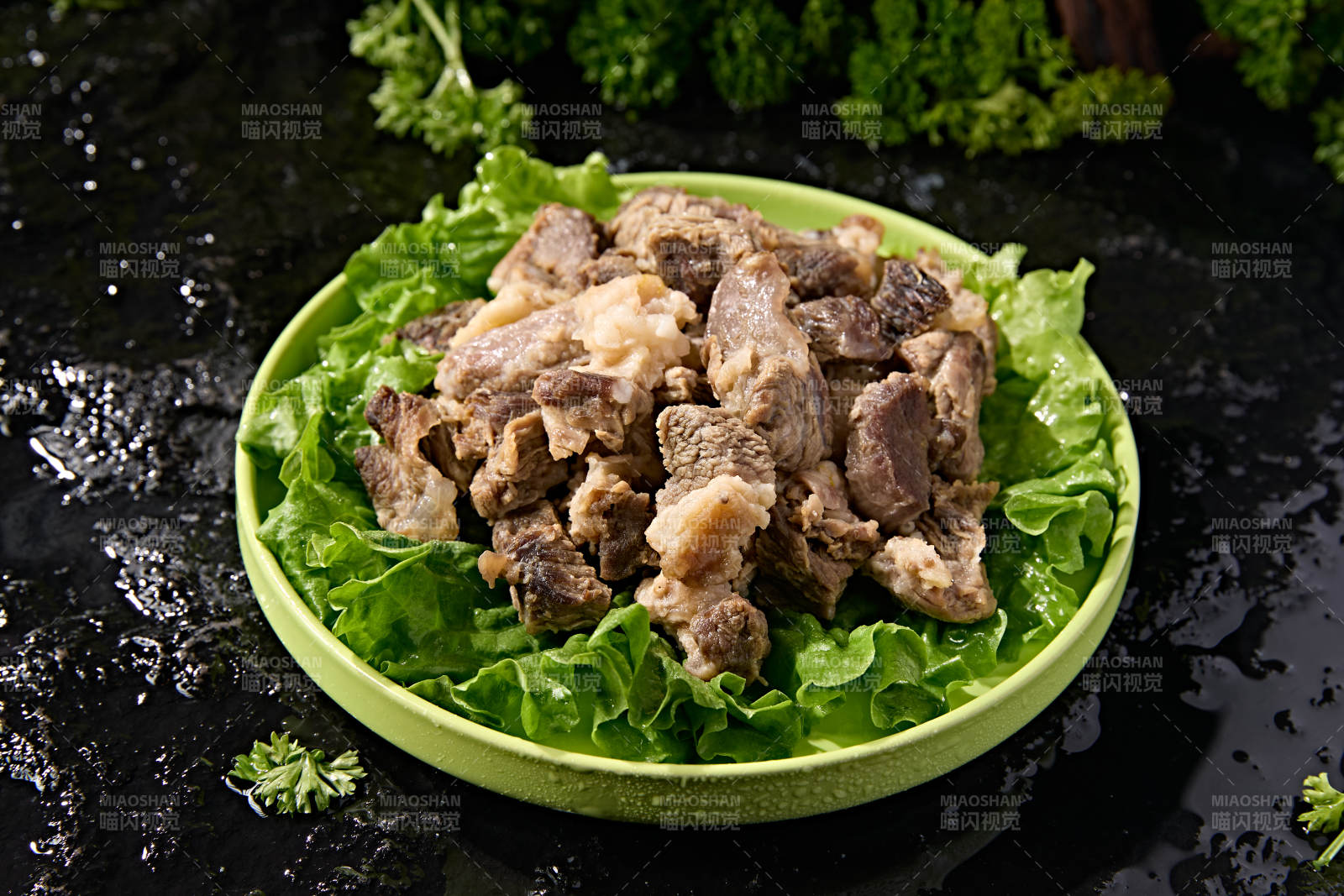 火锅炖煮荤菜带筋熟牛腩图片