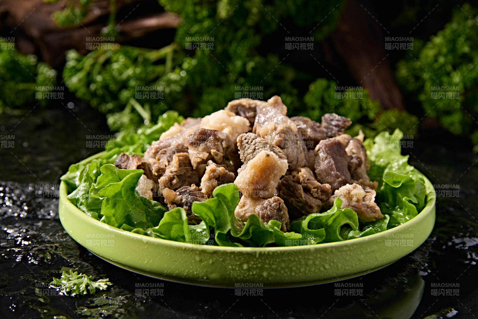 火锅炖煮荤菜带筋熟牛腩图片