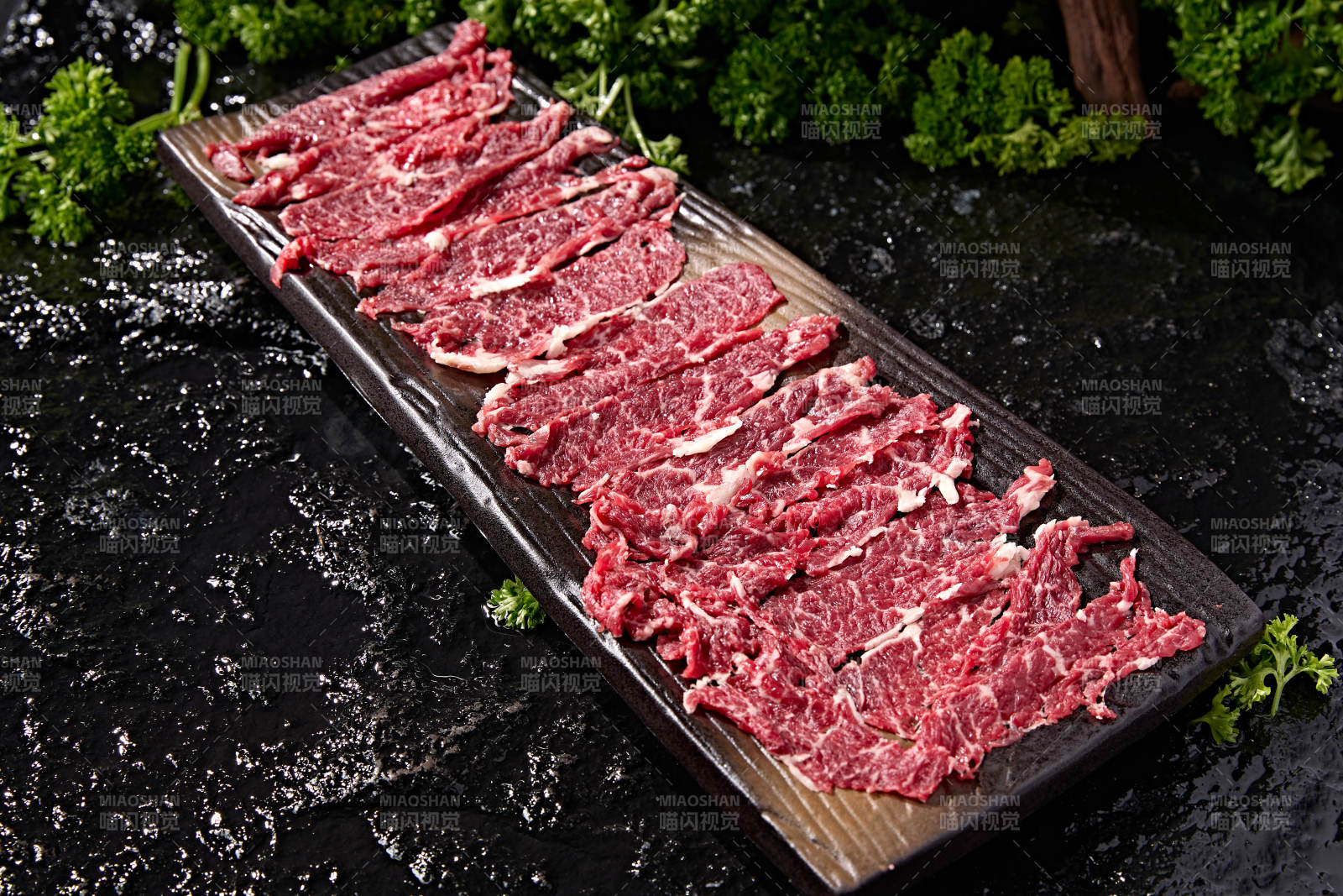 火锅涮煮荤类食材手工鲜切生牛肉片图片