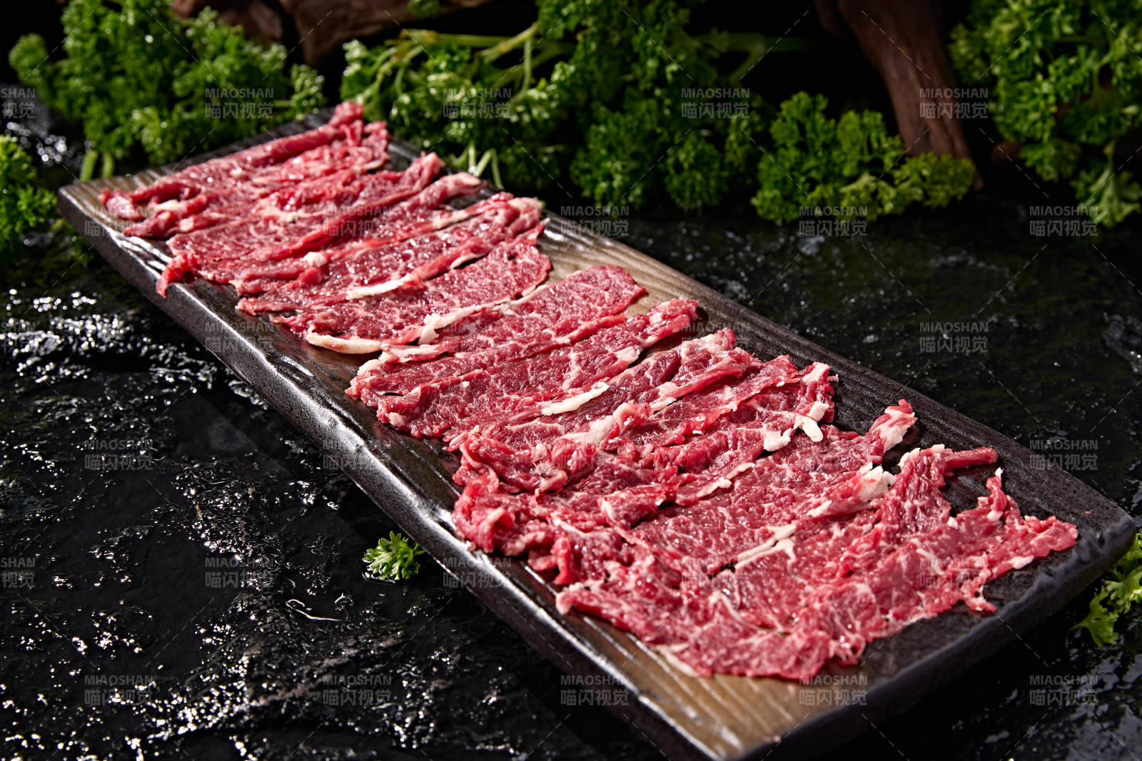 火锅涮煮荤类食材手工鲜切生牛肉片图片