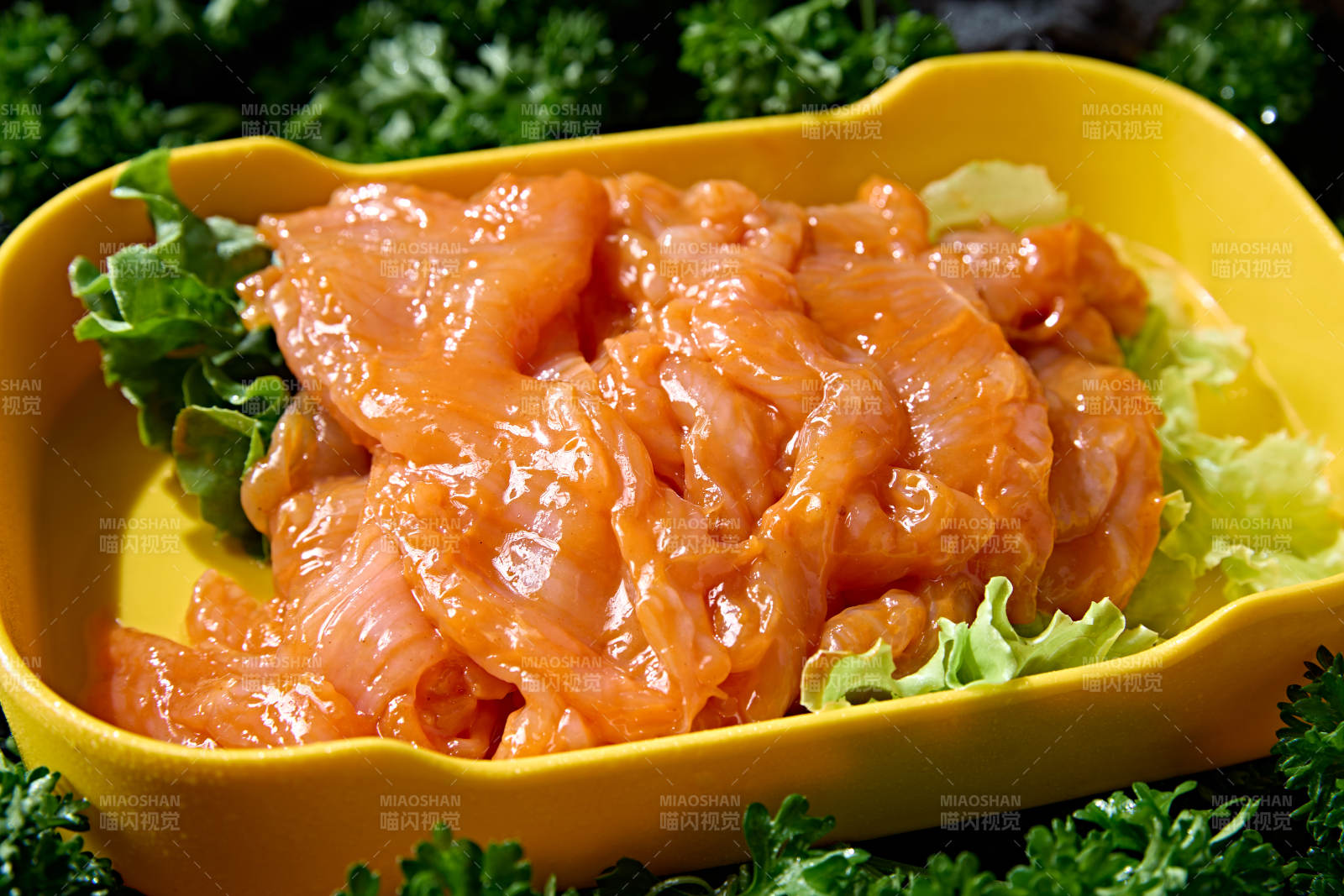 火锅食材奥尔良腌制生鸡胸肉图片