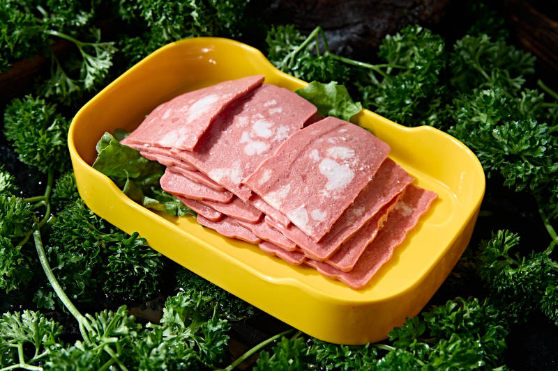 火锅食材牛肉培根切片火图片