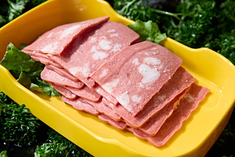 火锅食材牛肉培根切片火图片
