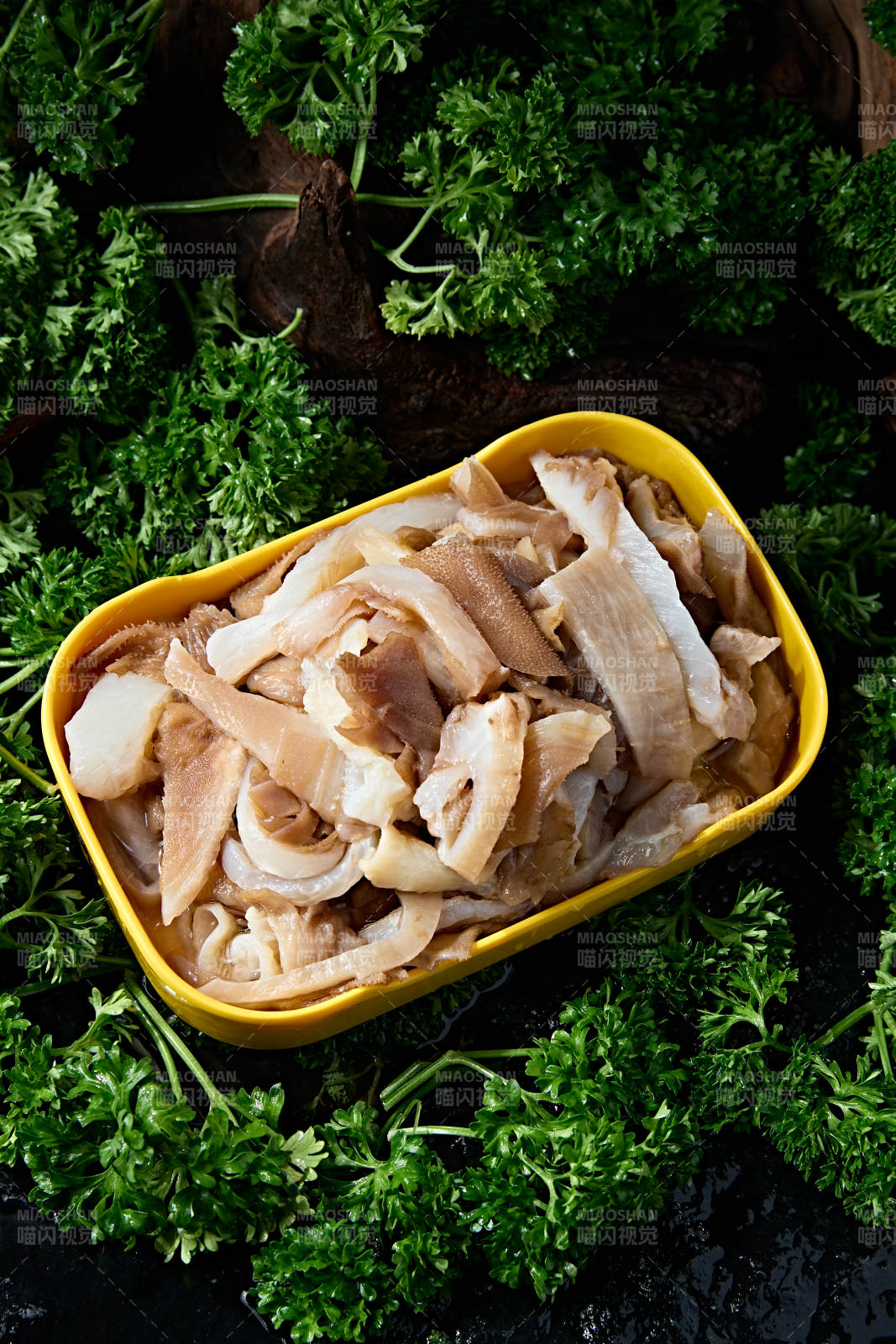 火锅食材条状新鲜牛毛肚图片