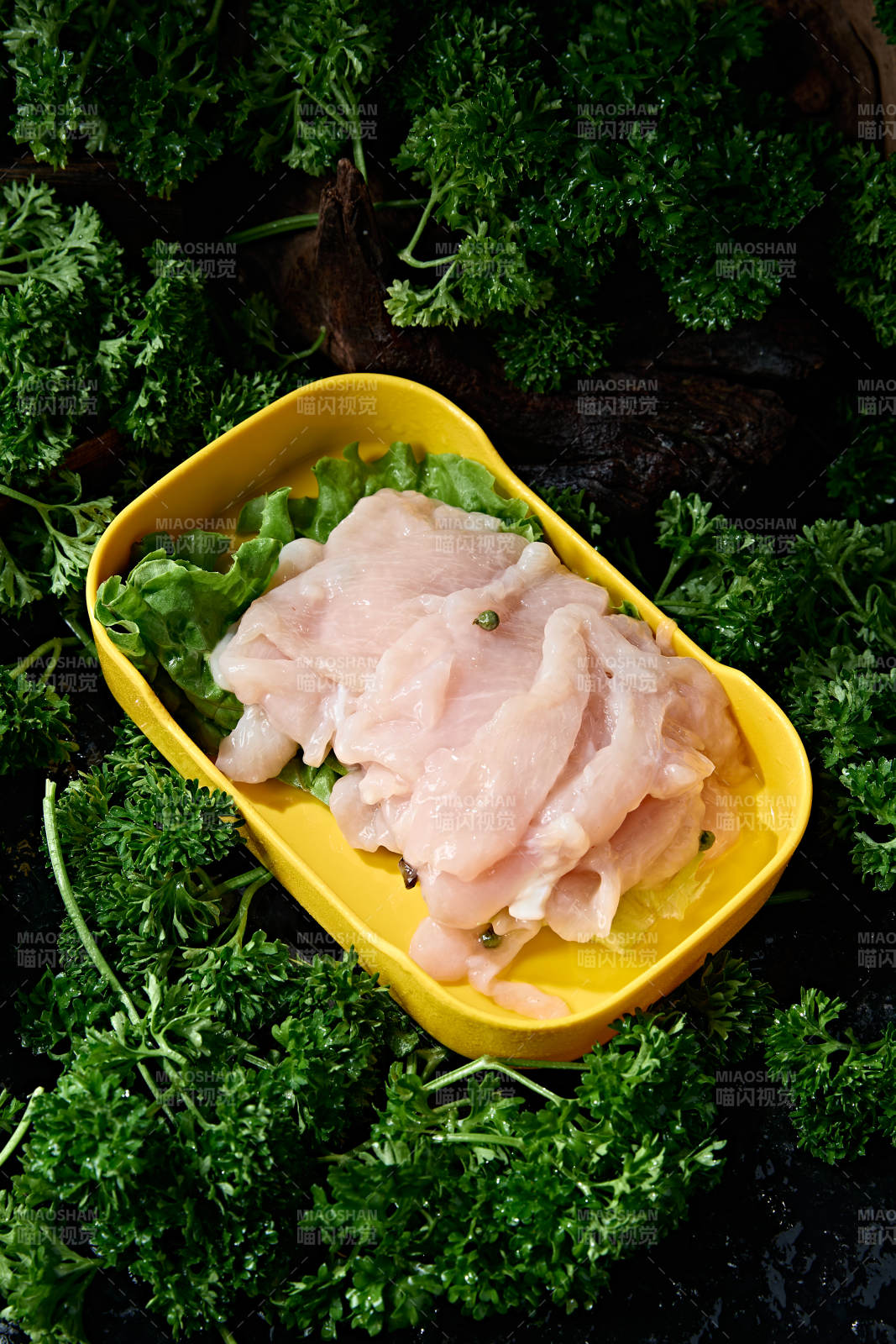 火锅食材腌制藤椒鸡胸肉图片