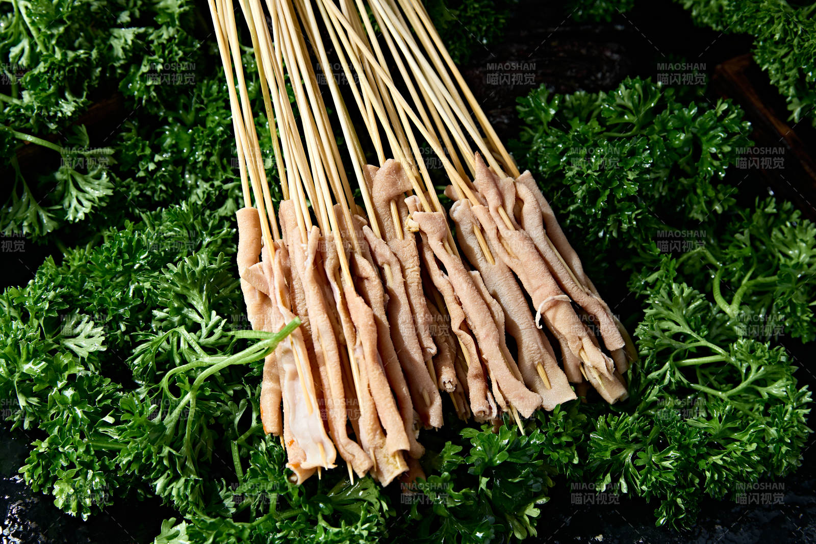 火锅食材现穿生鸭肠串串图片