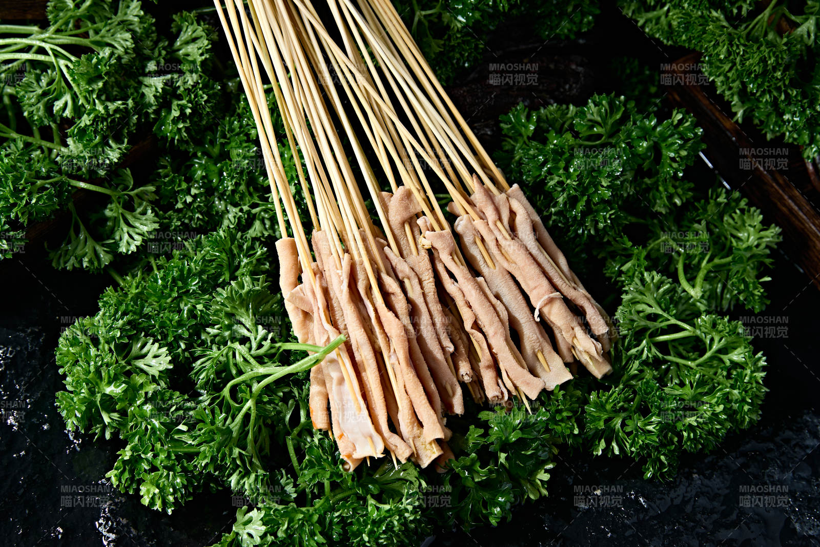 火锅食材现穿生鸭肠串串图片
