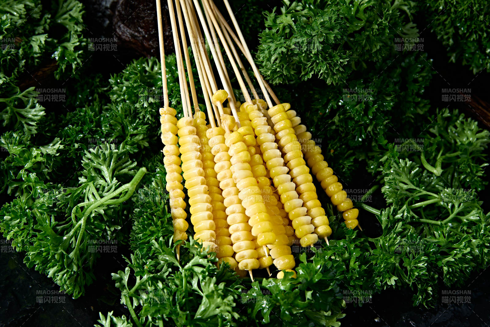 火锅食材新鲜甜玉米粒串图片