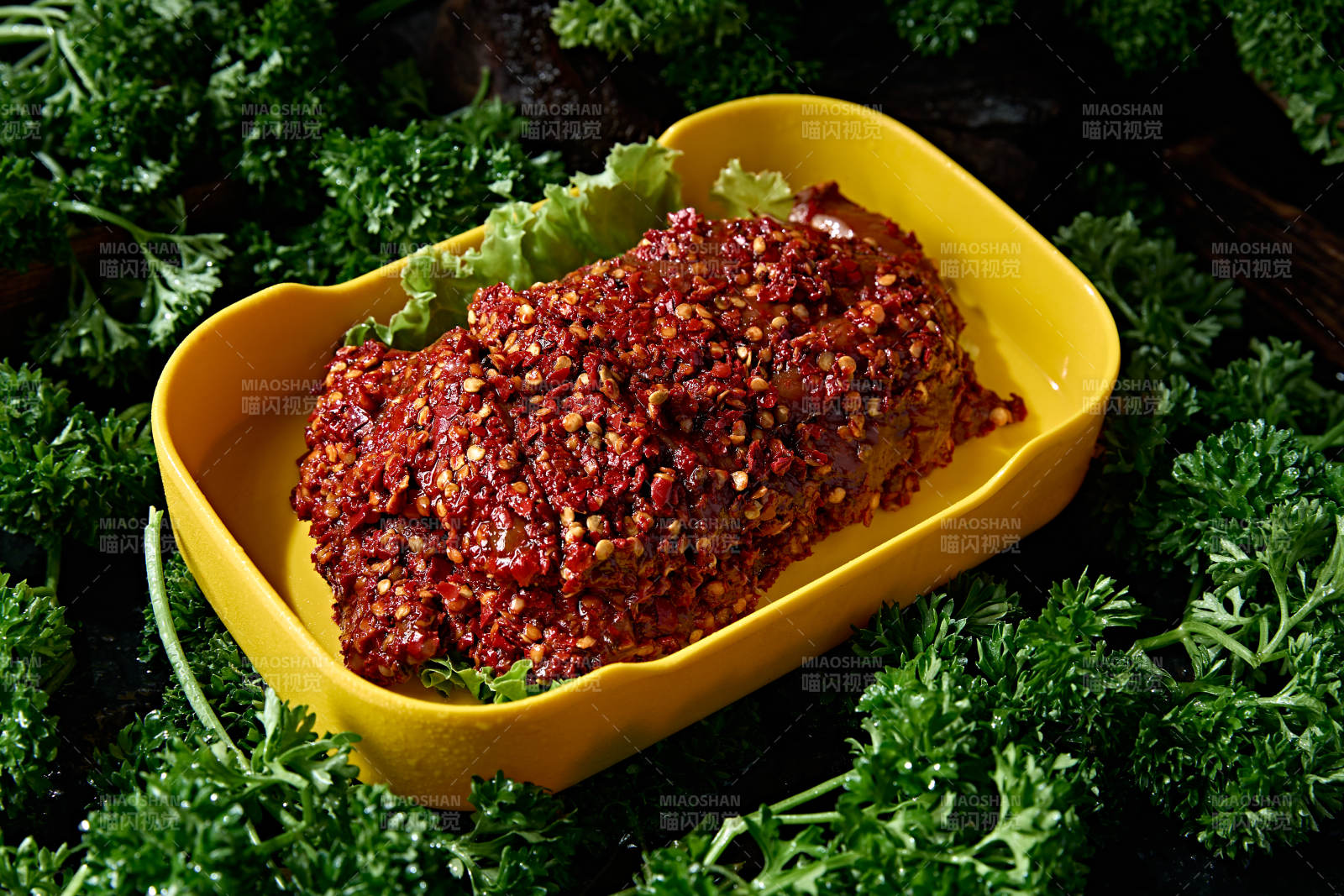 火锅食材麻辣生牛肉图片