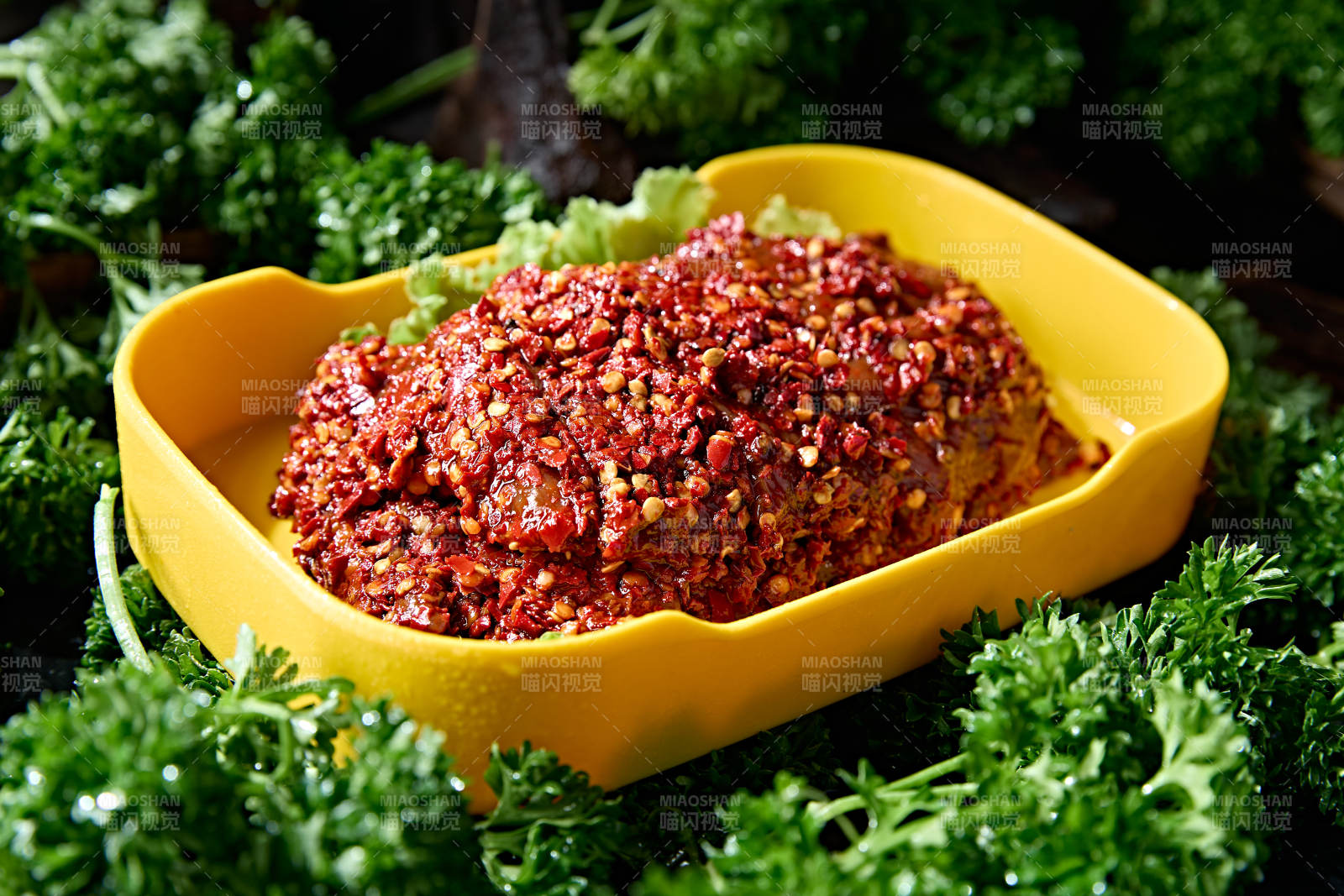 火锅食材麻辣生牛肉图片