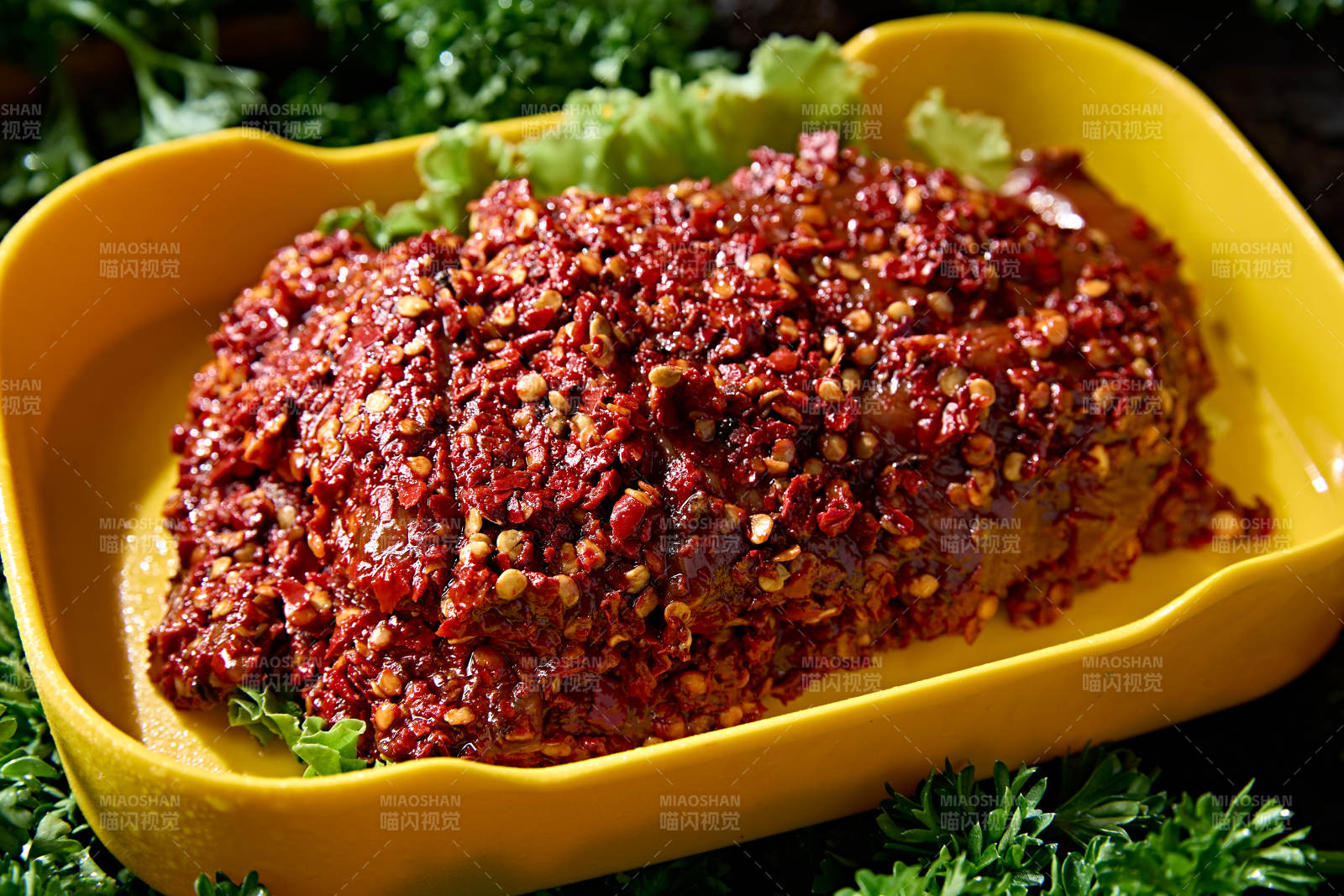 火锅食材麻辣生牛肉图片
