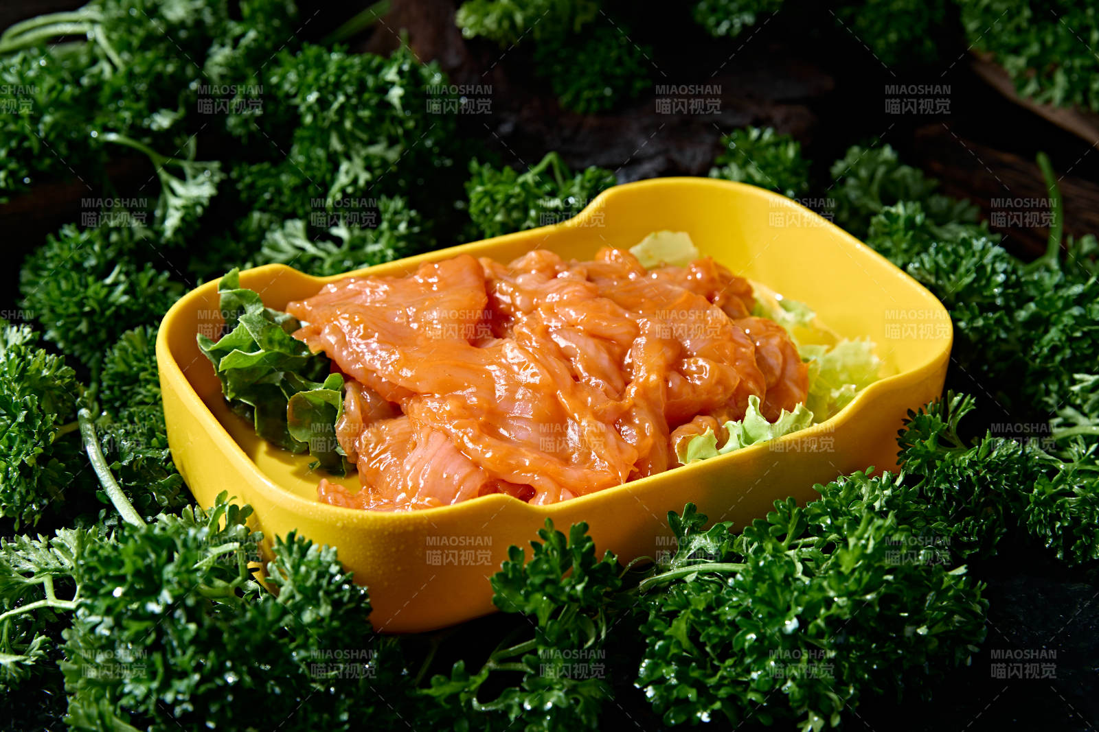 火锅食材奥尔良腌制生鸡胸肉图片