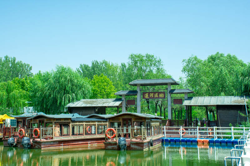 运河游船码头风光图片