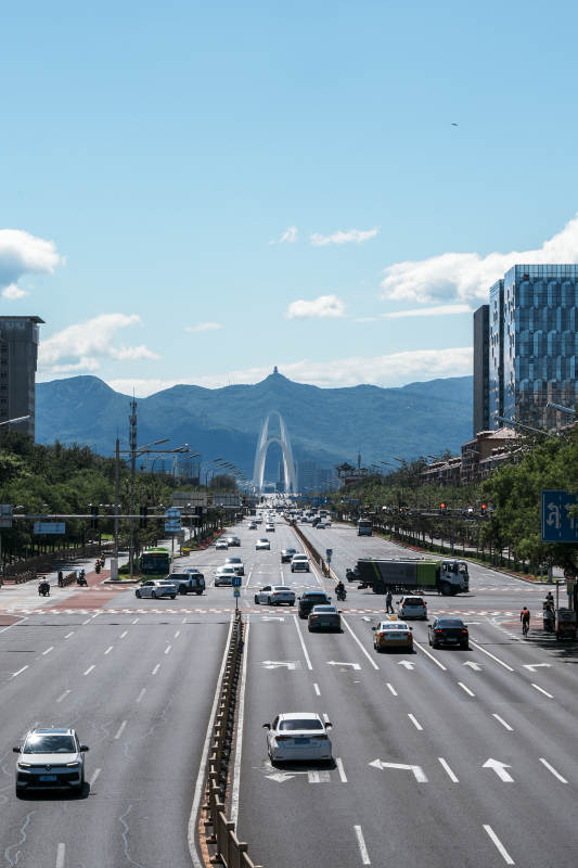 城市大道通山景图片
