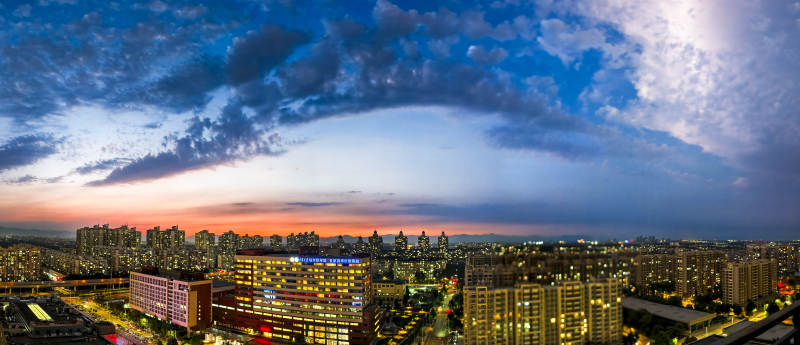 城市黄昏全景图图片